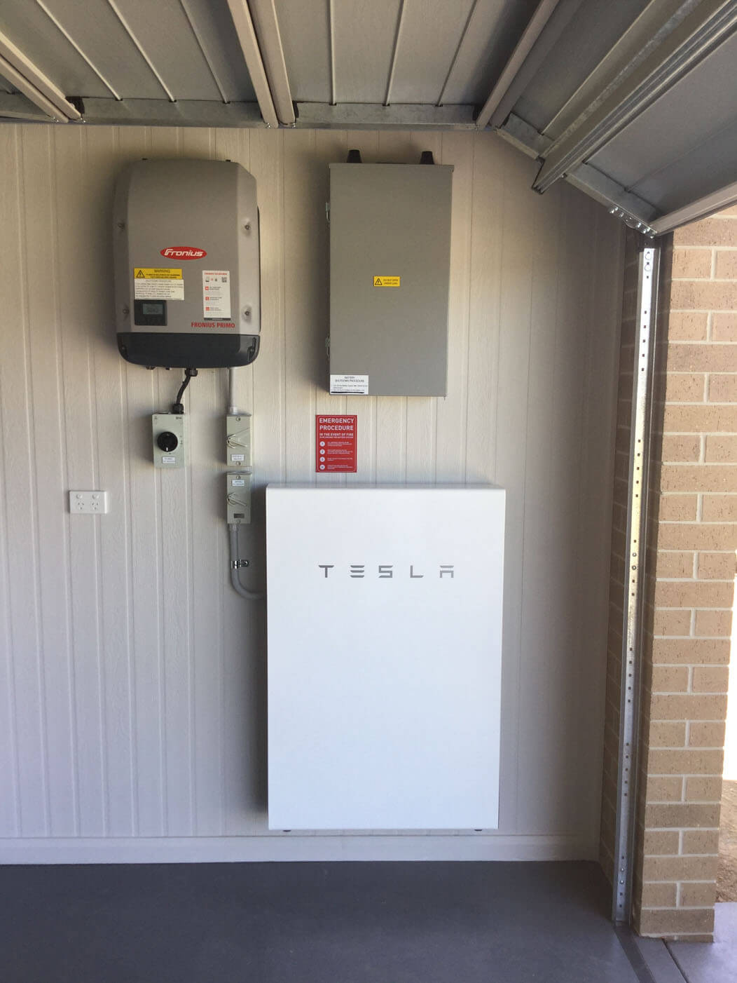 Garage Tesla Battery